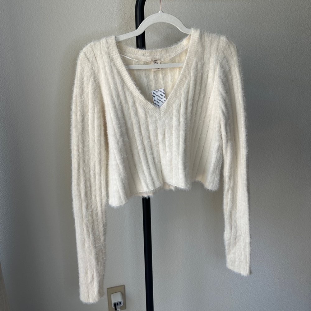 UO Long Sleeve Cropped Sweater